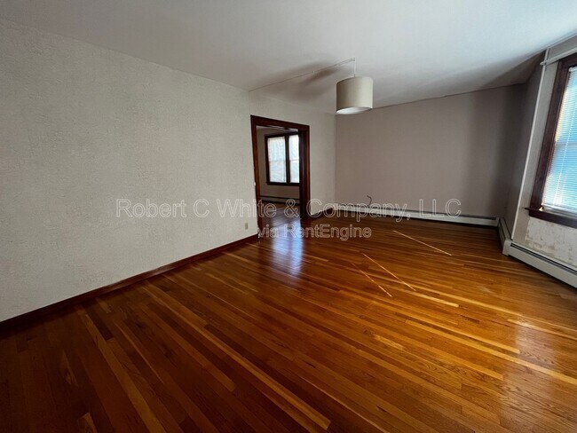 Building Photo - 19 Pulaski St