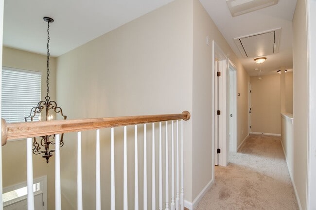 Building Photo - Canterbury Farms - 4 Bed 2.5 Bath