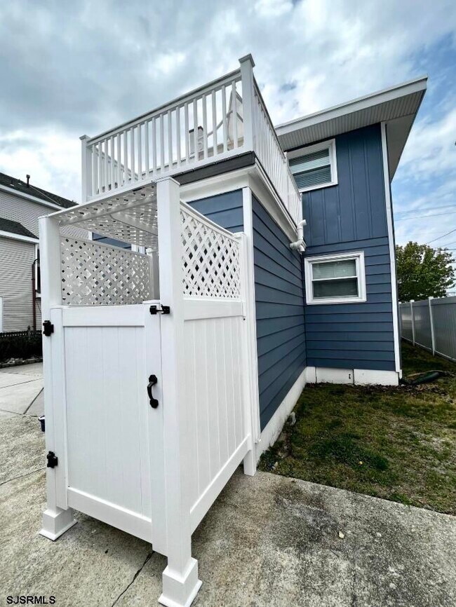 Building Photo - 512 W Brigantine Ave