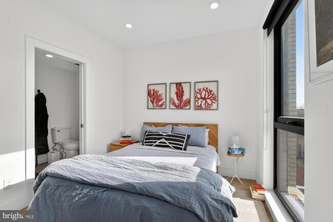 Building Photo - 2007 Cambridge St