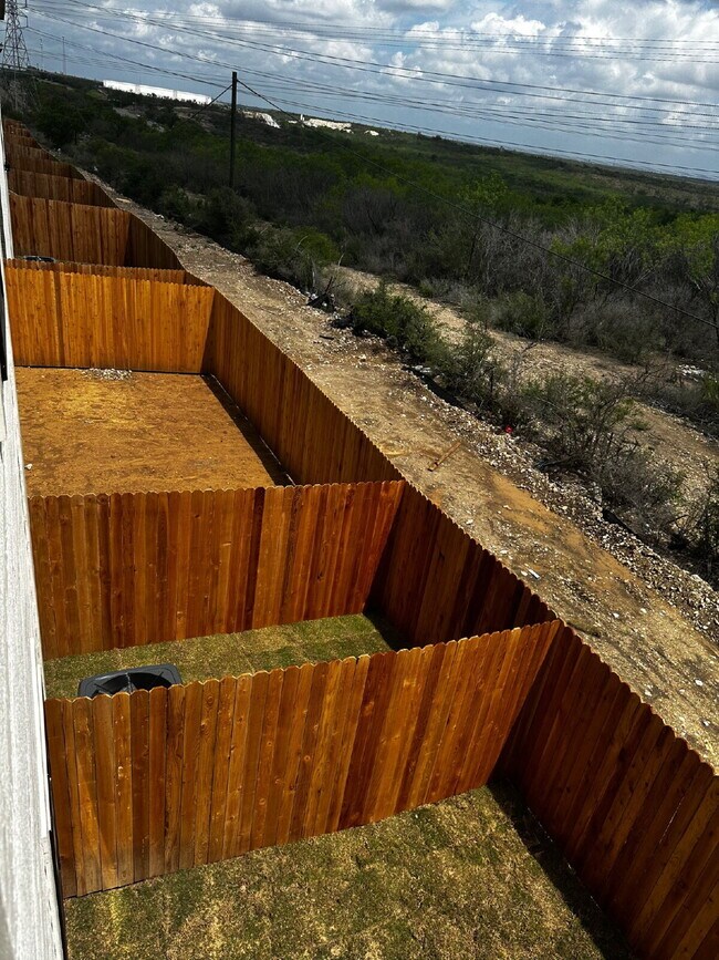 Building Photo - "Charming 3-Bedroom Duplex in San Antonio with Granite Elegance!"