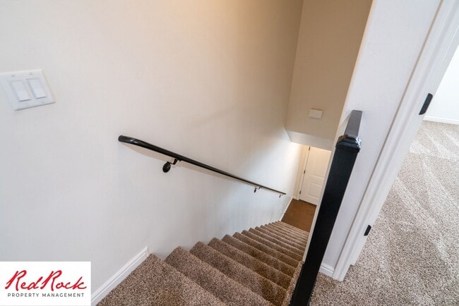 Building Photo - Conveniently located 3 Bedroom Townhome