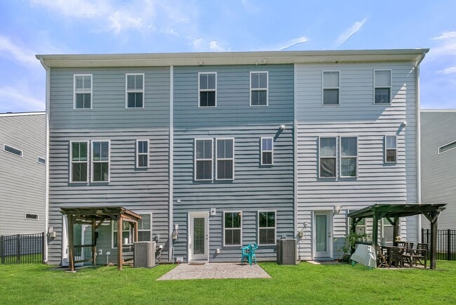 Building Photo - 1247 Tice Ln