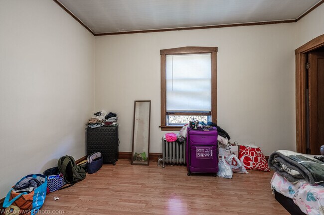 Building Photo - 4923 N Menard Ave