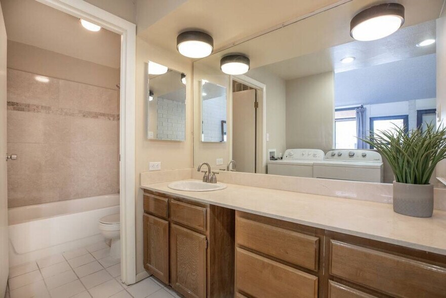 Building Photo - 1705 Captain Molly Dr