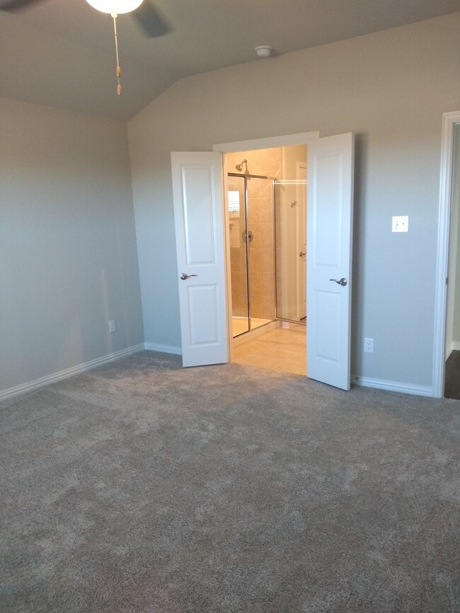 Building Photo - 215 Fieldstone Dr