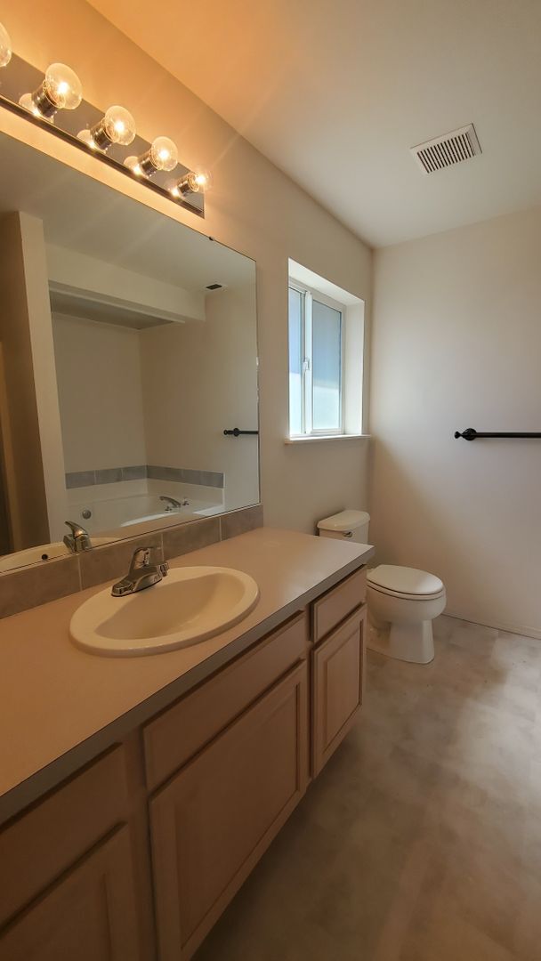 Building Photo - 2452 N Rhode Island Ct