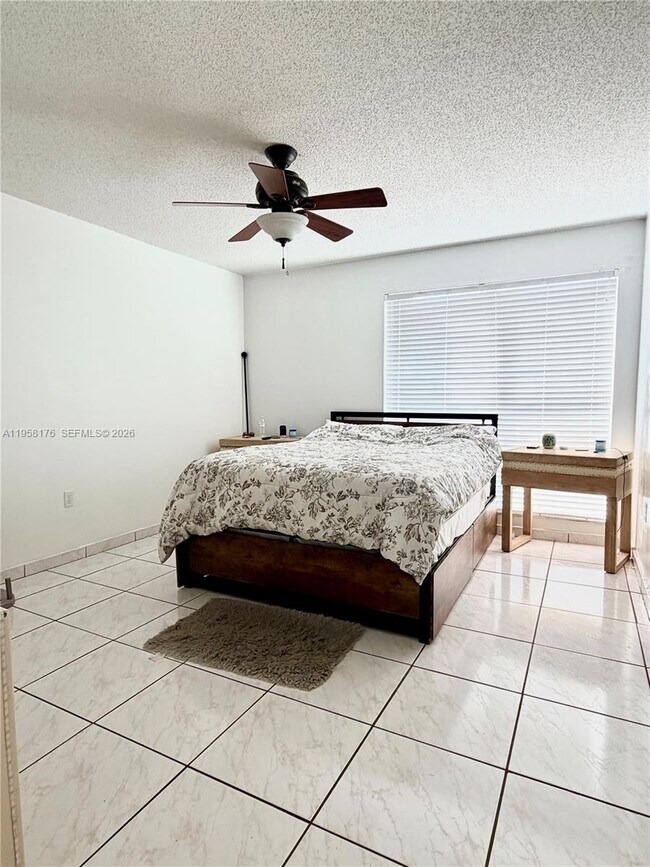 Building Photo - 305 W 68th St