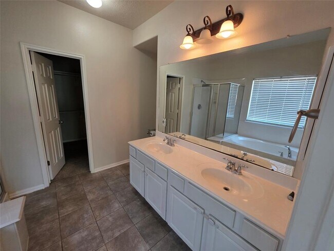 Building Photo - 22023 Cascade Hollow Ln