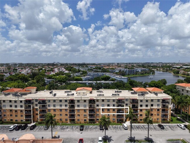 Building Photo - 9340 Fontainebleau Blvd