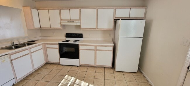 Building Photo - 106 Pinegrove Ct