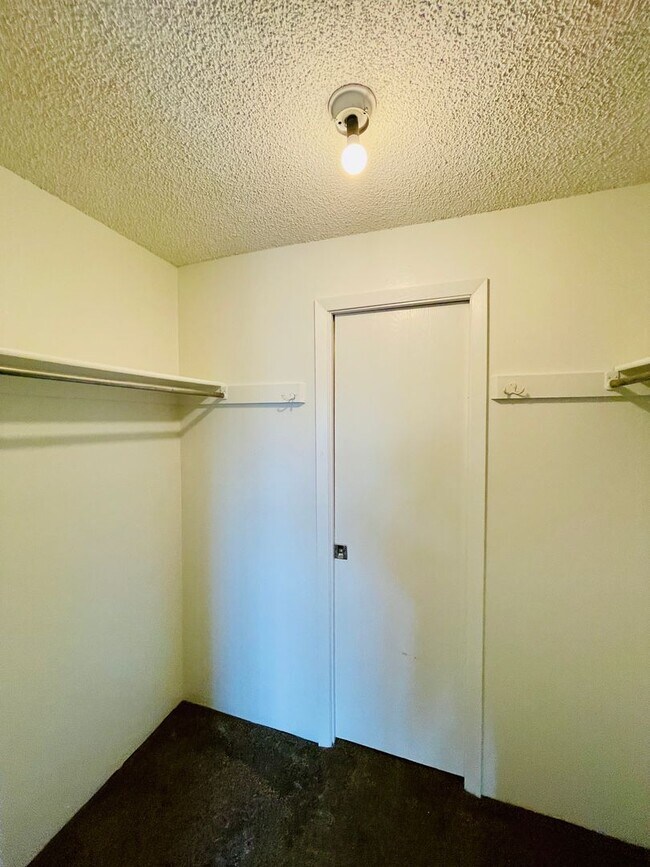 Building Photo - 4 Bedroom Town-home Near Downtown Golden A...