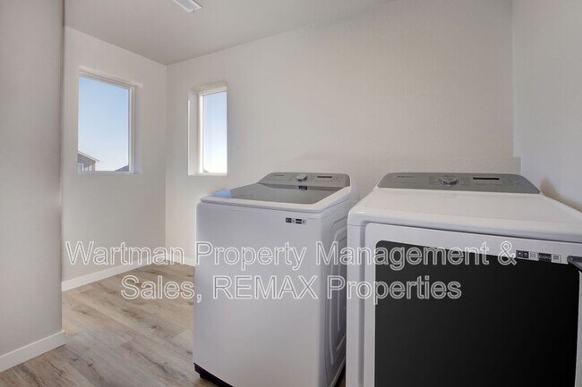 Building Photo - 462 Blanket Flower St