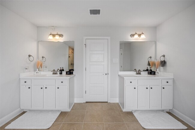 Building Photo - 32906 Ruthie Dean Dr