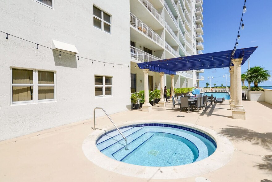 Building Photo - 1200 Brickell Bay Dr
