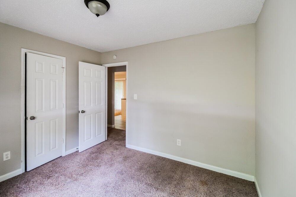 Building Photo - 481 Village Square Ct