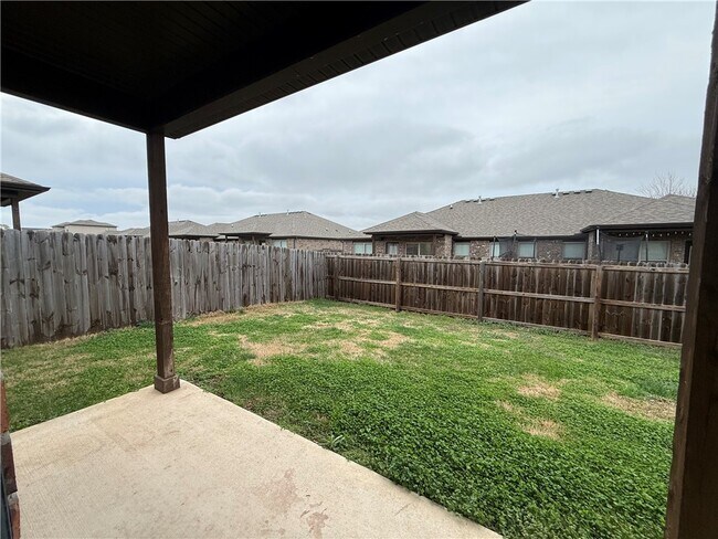 Building Photo - 522 Vee St