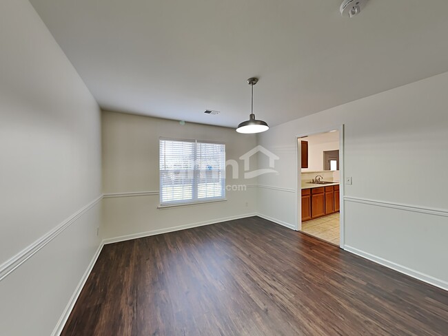 Building Photo - 5124 Kiev Dr