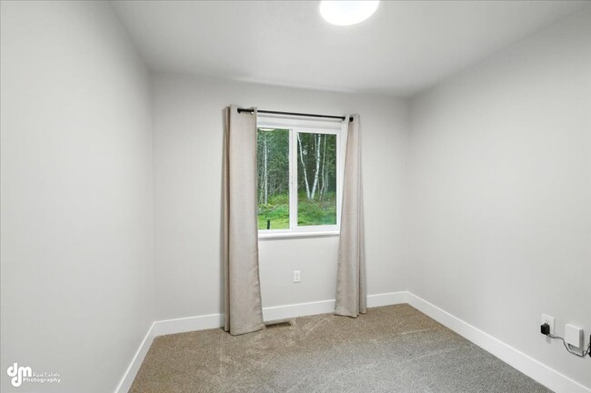 Building Photo - New & Upgraded 4BD Home!