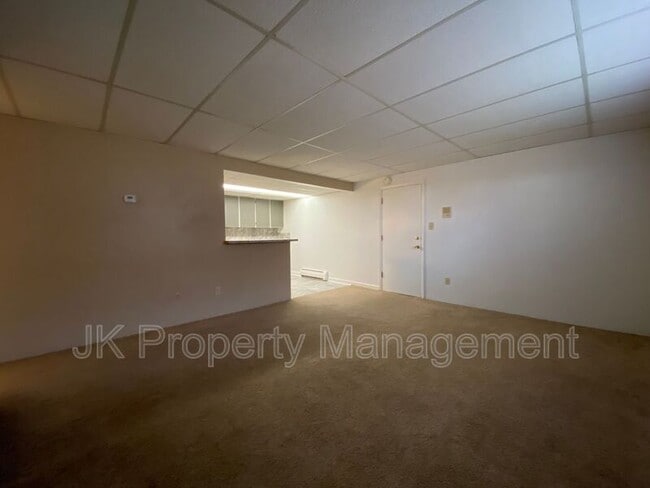 Building Photo - 1401-142B 2b St S