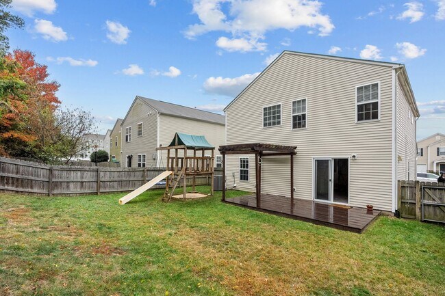 Building Photo - Fantastic 4 Bedroom, 3 Bath home near Brier Creek & RDU, Fenced-in Yard, Bonus Room, Pet Friendly!