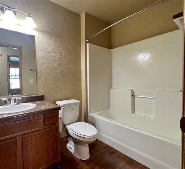 Building Photo - 865 Meadowlands Dr