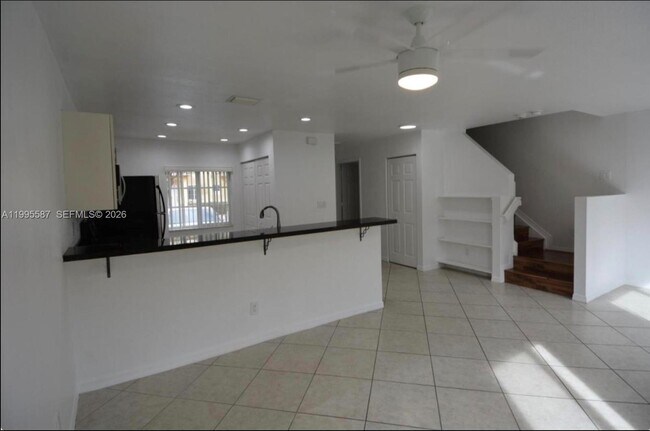 Building Photo - 324 NE 3rd St