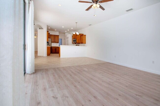 Building Photo - Luxurious Lakefront Living: Spacious 4-Bedroom Home with Pool and Guest Suite in Lakewood Ranch
