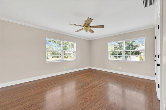 Building Photo - 2328 Woodbine Ave