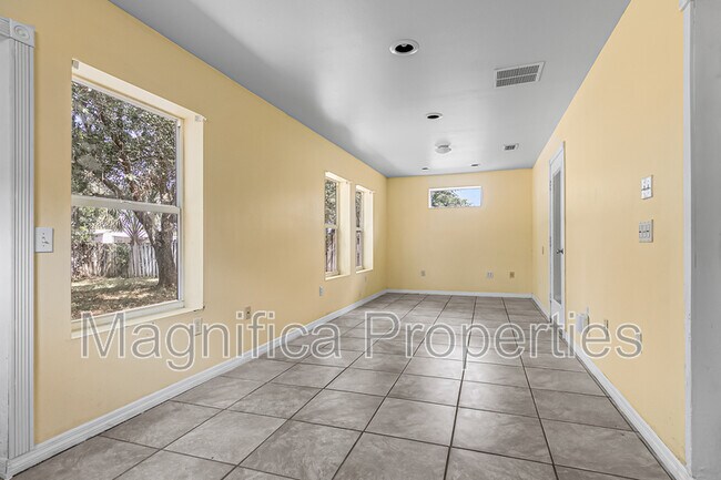Building Photo - 1528 Vista Lake Cir