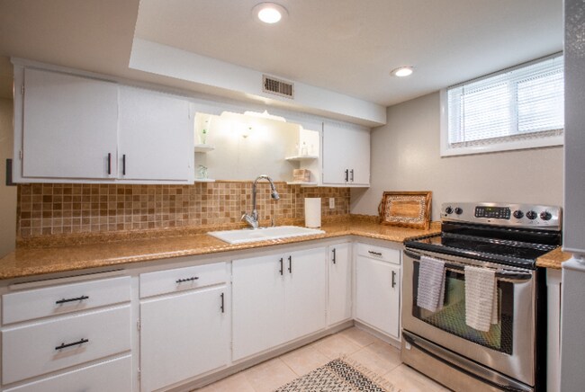 Building Photo - 35 E 1500 S