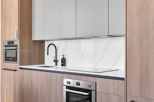 Building Photo - 580 72nd St