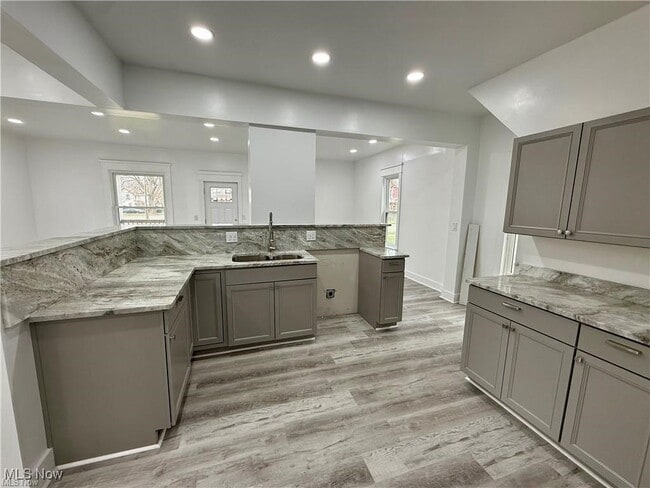 Building Photo - 338 N Wooster Ave