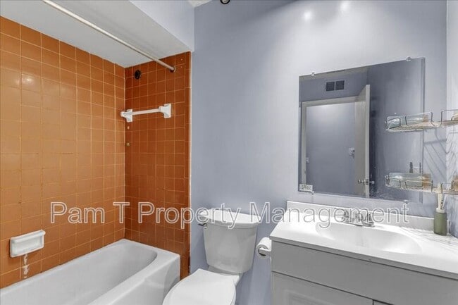 Building Photo - 11403 Largo Dr