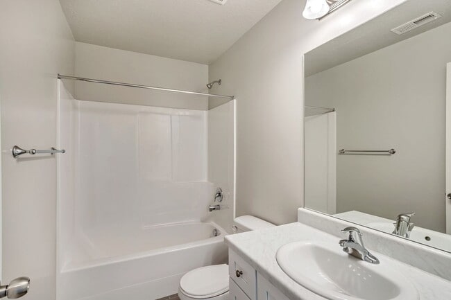 Building Photo - Dog Friendly Exchange Townhome