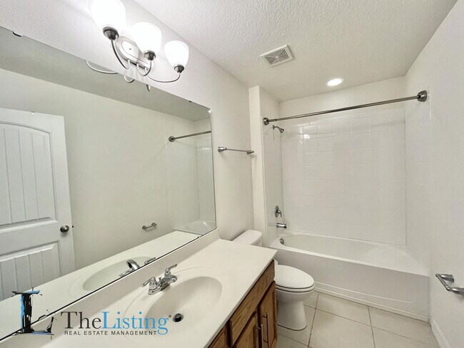 Building Photo - 1924 Siesta Falls Ct