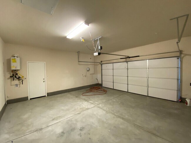 Building Photo - Beautiful Home with Solar