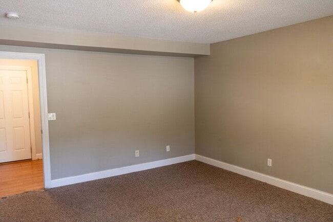 Building Photo - $2,400 | 3 Bedroom, 3.5 Bathroom Multi Flo...