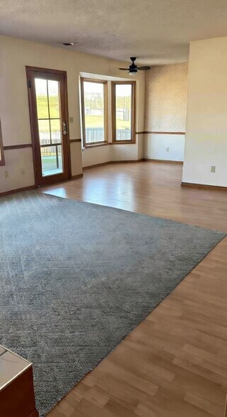 Building Photo - 1402 5th Ave