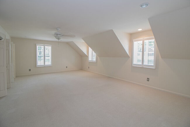 Building Photo - 815 Shady Bluff Trail