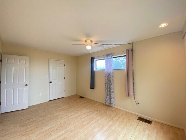 Building Photo - Spacious Home in Vista Primera