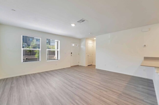 Building Photo - Modern Elegance in Inspirada!