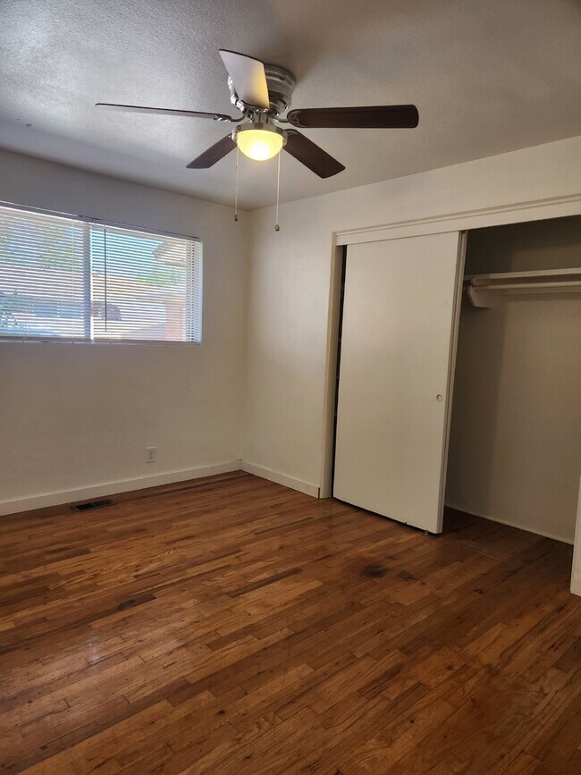 Building Photo - 2-Bedroom Duplex with Hardwood Floors and ...