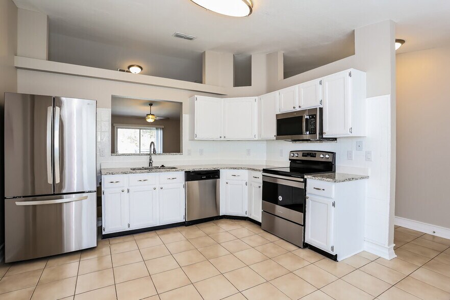 Building Photo - 8241 Dover Cliff Ct
