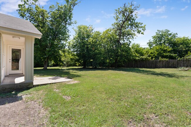 Building Photo - 1302 Crete Ln