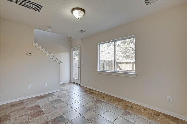 Building Photo - 3216 Clearview Cir