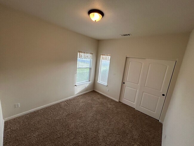 Building Photo - Comfortable 3-Bedroom Home in Gated Cottonwood Community