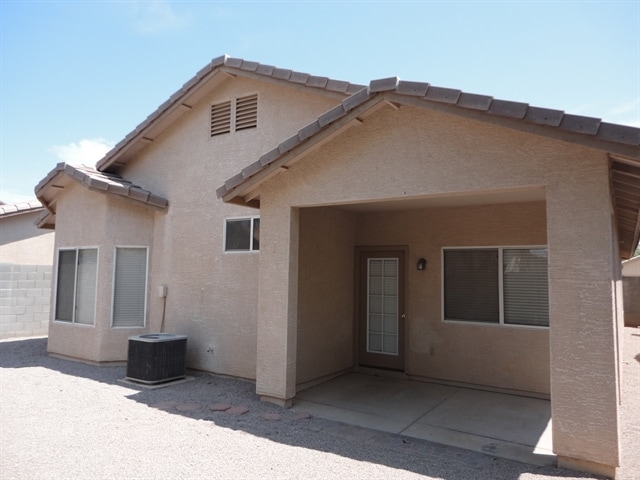 Building Photo - 14216 W Columbus Ave