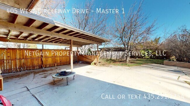 Building Photo - 405 Circleway Dr