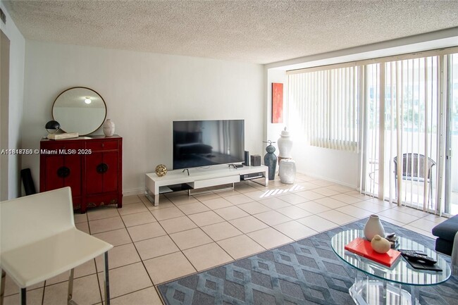 Building Photo - 7545 E Treasure Dr